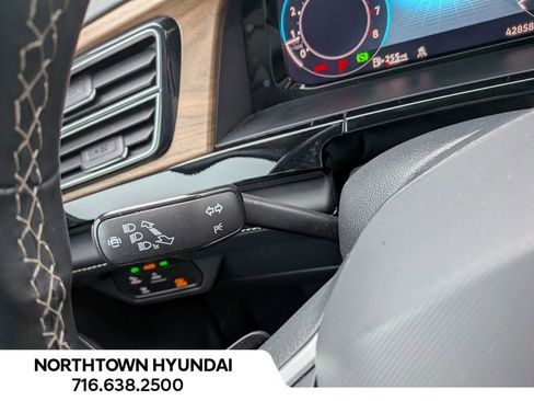 Used 2024 Volkswagen Atlas SE image 27