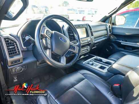 Used 2021 Ford Expedition Max XLT image 3