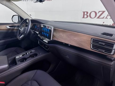 Used 2024 Volkswagen Atlas SE image 33