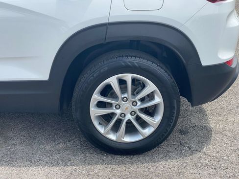Used 2024 Chevrolet TrailBlazer LS AWD/4WD image 36