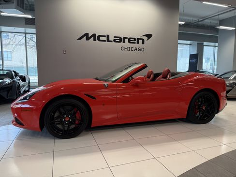 Used 2016 Ferrari California T image 2