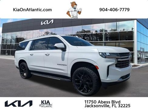 Used 2021 Chevrolet Suburban LT RWD image 1