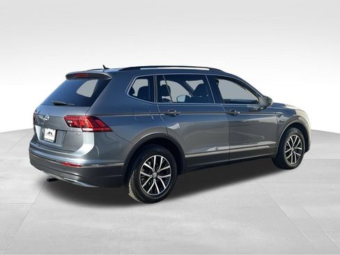 Used 2018 Volkswagen Tiguan SE w/ Panoramic Sunroof Package FWD image 6