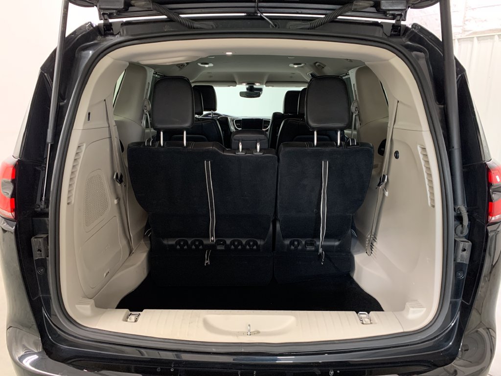 Used 2023 Chrysler Pacifica Touring-L w/ Uconnect Theater Family Group AWD/4WD image 26