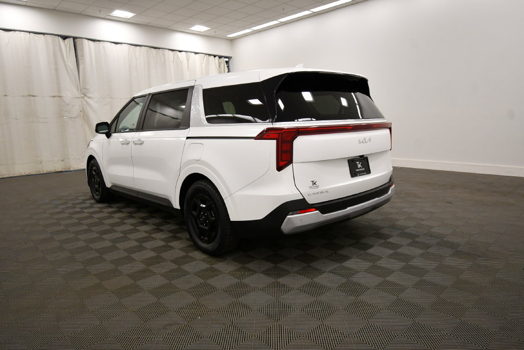 Certified 2025 Kia Carnival FWD image 5