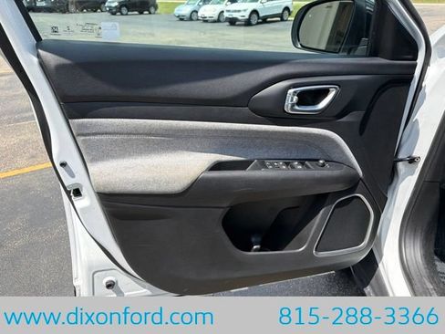 Used 2022 Jeep Compass Latitude AWD/4WD image 23