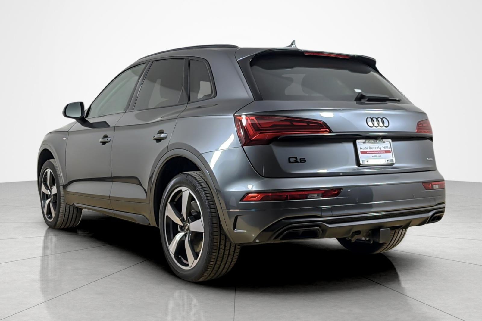 Used 2023 Audi Q5 2.0T Premium Plus w/ Premium Plus Package AWD/4WD image 3