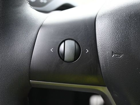 Used 2022 Tesla Model Y Performance AWD/4WD image 22