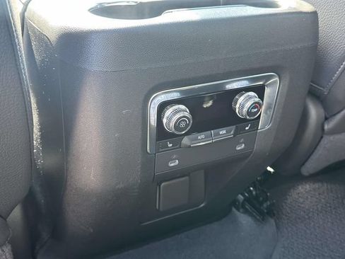 Used 2022 GMC Yukon XL Denali w/ Denali Premium Package AWD/4WD image 21
