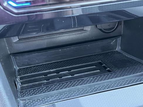 Used 2025 Volkswagen Taos SE image 31