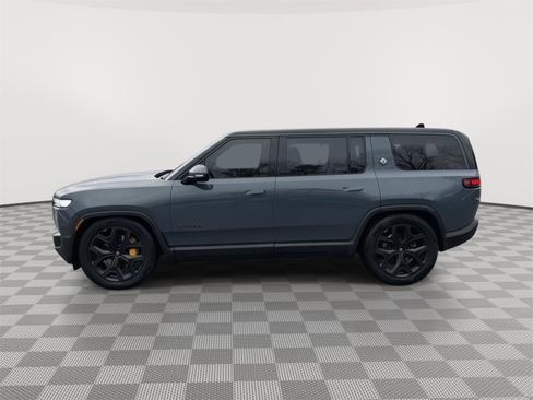 Used 2025 Rivian R1S Premium image 4