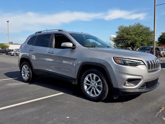 Used 2019 Jeep Cherokee Latitude w/ Popular Appearance Group FWD image 2