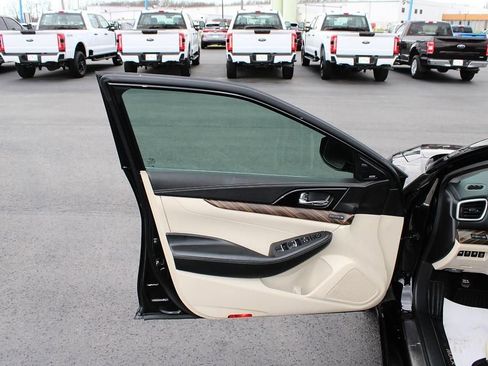 Used 2017 Nissan Maxima Platinum w/ Medallion Package image 14