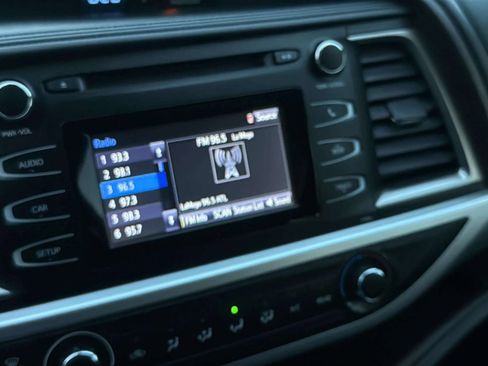 Used 2019 Toyota Highlander LE image 27