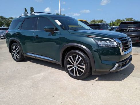 Used 2024 Nissan Pathfinder Platinum w/ Cargo Package AWD/4WD image 2