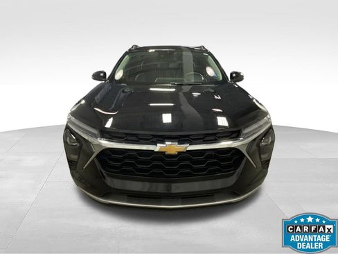 Used 2024 Chevrolet Trax LT FWD image 2