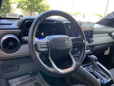 Used 2026 Chevrolet Colorado ZR2 w/ Technology Package AWD/4WD image 17
