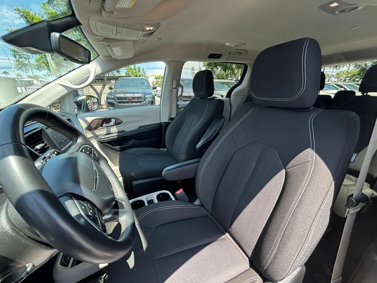 Used 2024 Chrysler Voyager LX FWD image 28