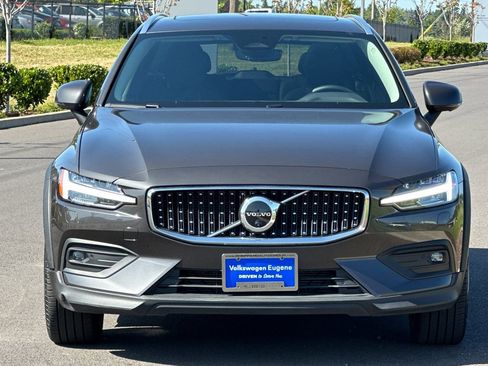 Used 2025 Volvo V60 B5 Cross Country Plus AWD/4WD image 8