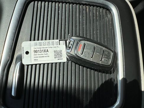Used 2022 Chrysler Pacifica Touring-L FWD image 53