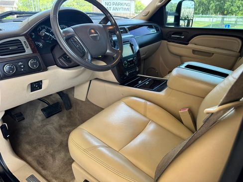 Used 2011 GMC Sierra 2500 Denali w/ Suspension Package, Off-Road AWD/4WD image 15