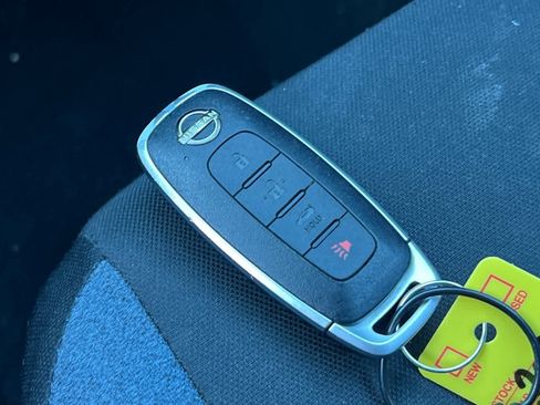 Used 2023 Nissan Versa SV image 22