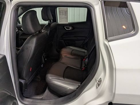 Used 2025 Jeep Compass Trailhawk AWD/4WD image 9