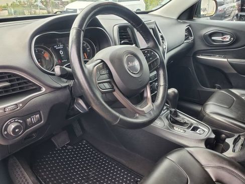 Used 2020 Jeep Cherokee Latitude Plus w/ Cold Weather Group AWD/4WD image 12