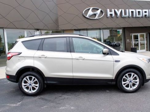 Used 2024 Subaru Outback Premium AWD/4WD image 2