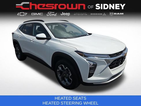 Used 2025 Chevrolet Trax LT w/ LT Convenience Package FWD image 3