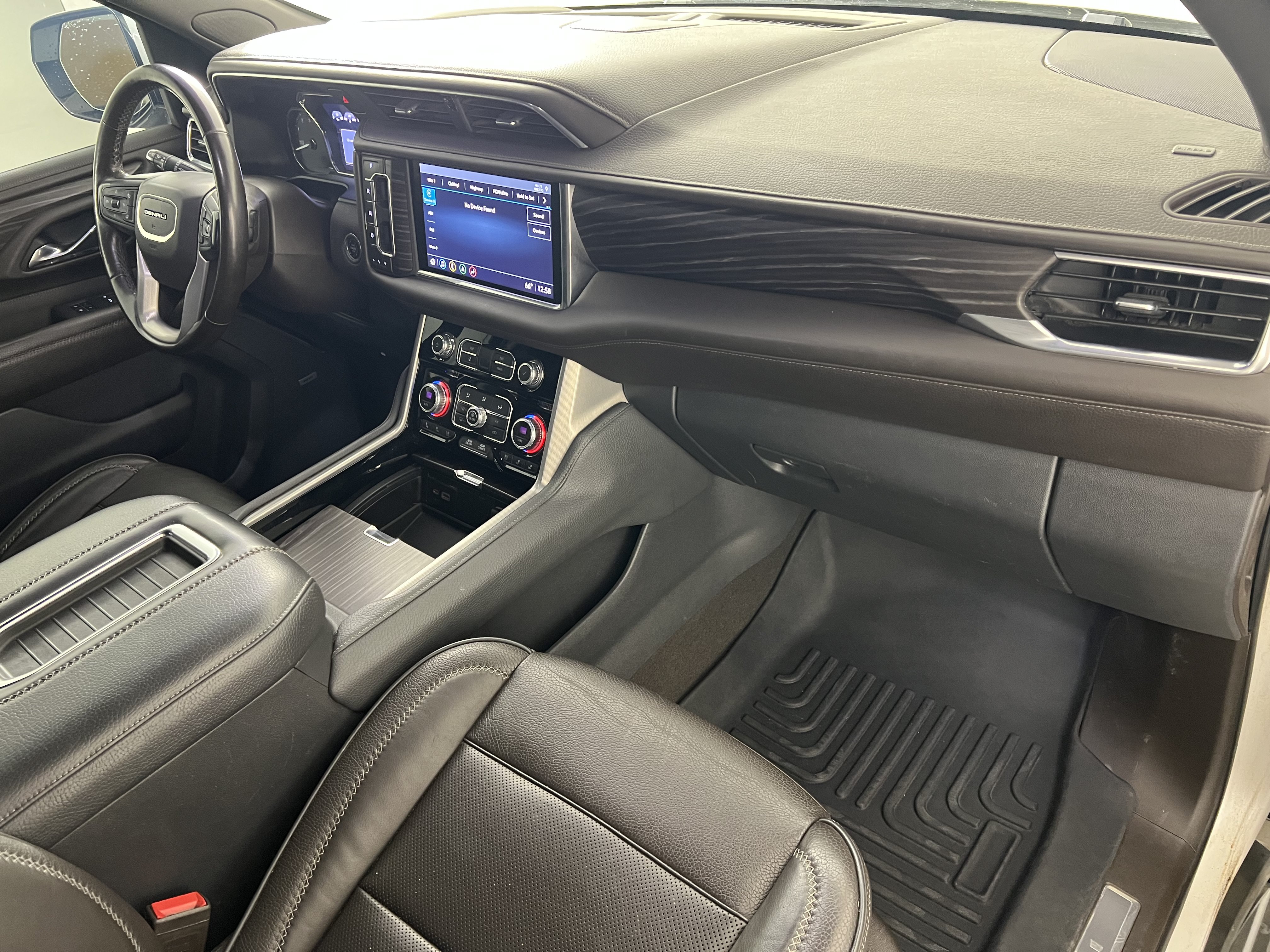 Used 2021 GMC Yukon XL Denali w/ Denali Premium Package AWD/4WD image 25