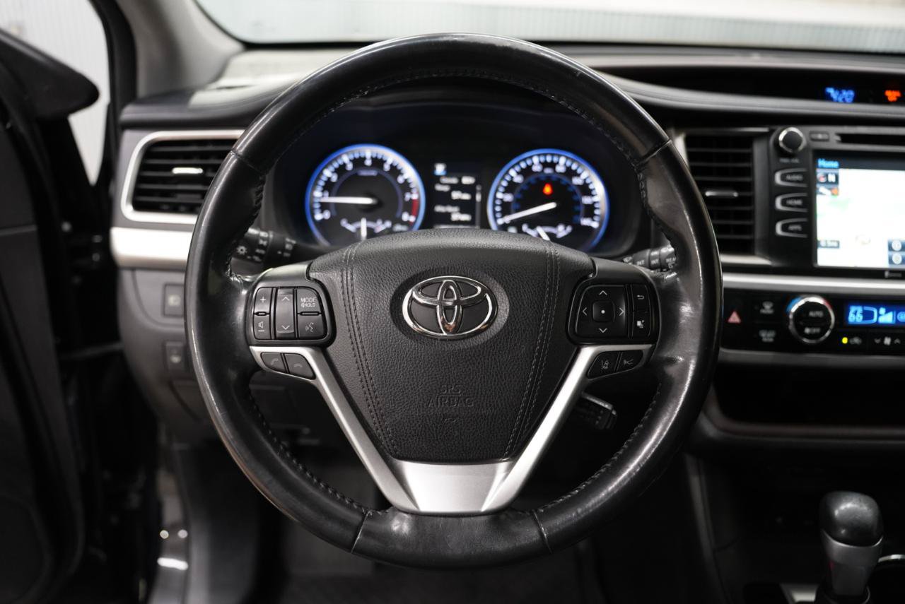 Used 2017 Toyota Highlander XLE AWD/4WD image 12