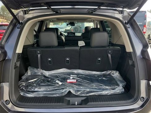 New 2025 Honda Pilot Touring image 6