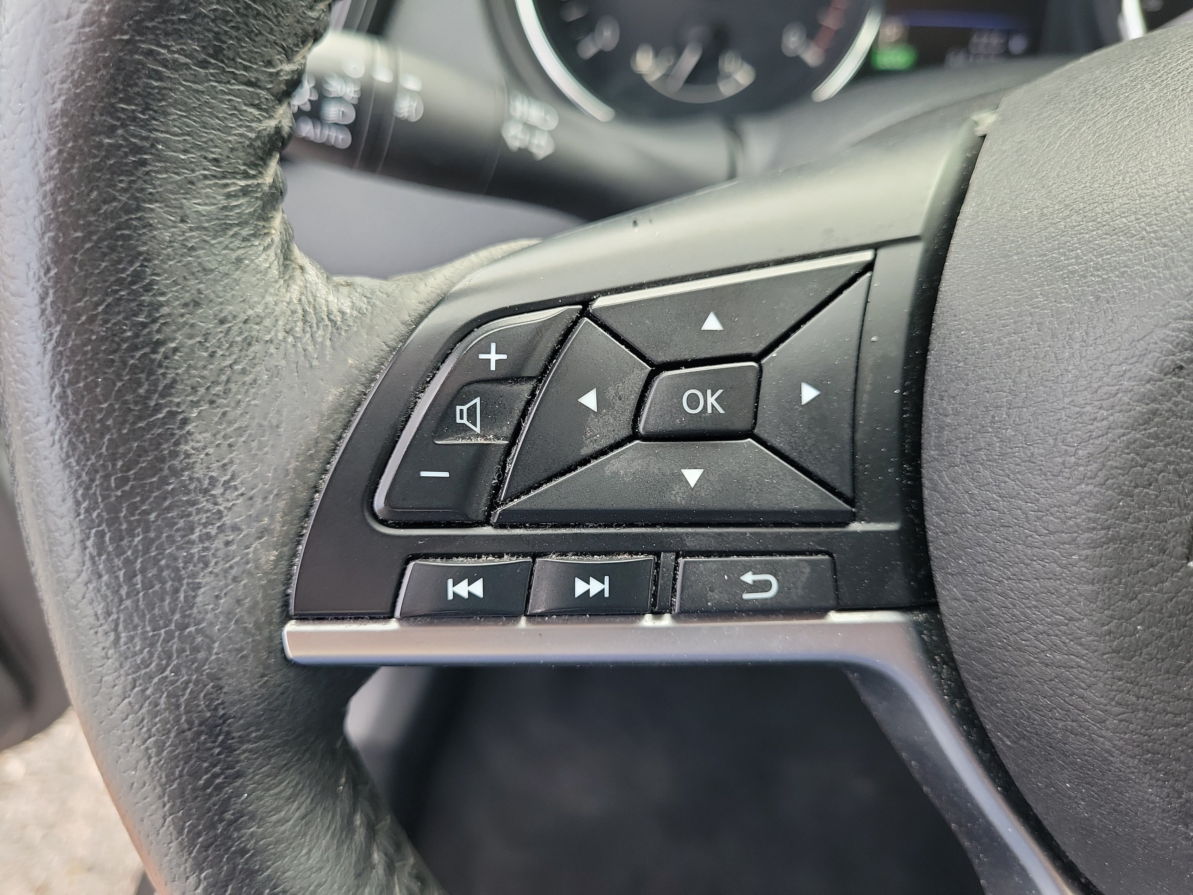 Used 2019 Nissan Rogue SL w/ Premium Package FWD image 18