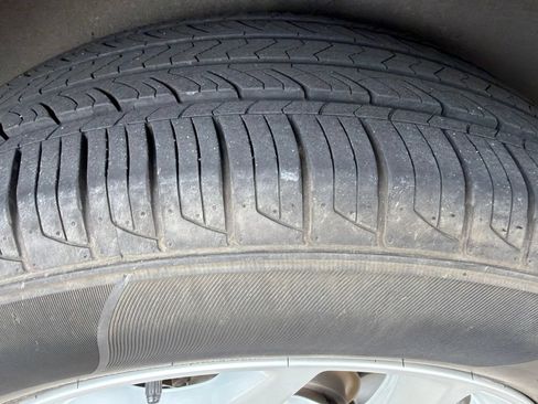 Used 2018 Chrysler Pacifica Touring Plus w/ Tire & Wheel Group FWD image 17