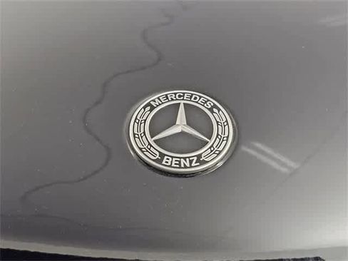 Used 2025 Mercedes-Benz GLC 300 4MATIC image 11