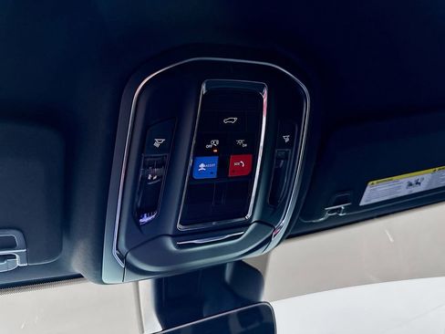 Used 2025 Jeep Grand Cherokee L Limited w/ Black Appearance Package image 36