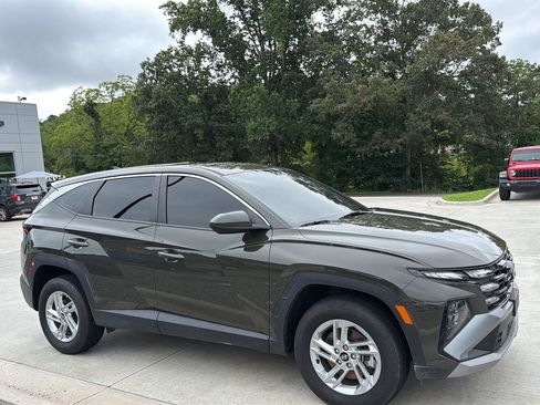 Used 2025 Hyundai Tucson SE AWD/4WD image 2