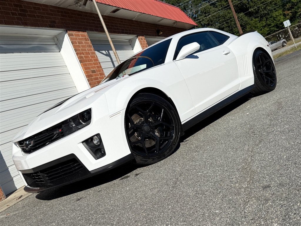 Used 2015 Chevrolet Camaro ZL1 RWD image 3