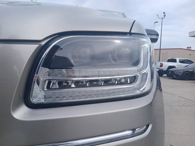 Used 2019 Lincoln Navigator L Reserve w/ Cargo Package AWD/4WD image 4