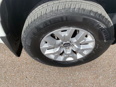 Used 2022 Nissan Frontier SV image 9