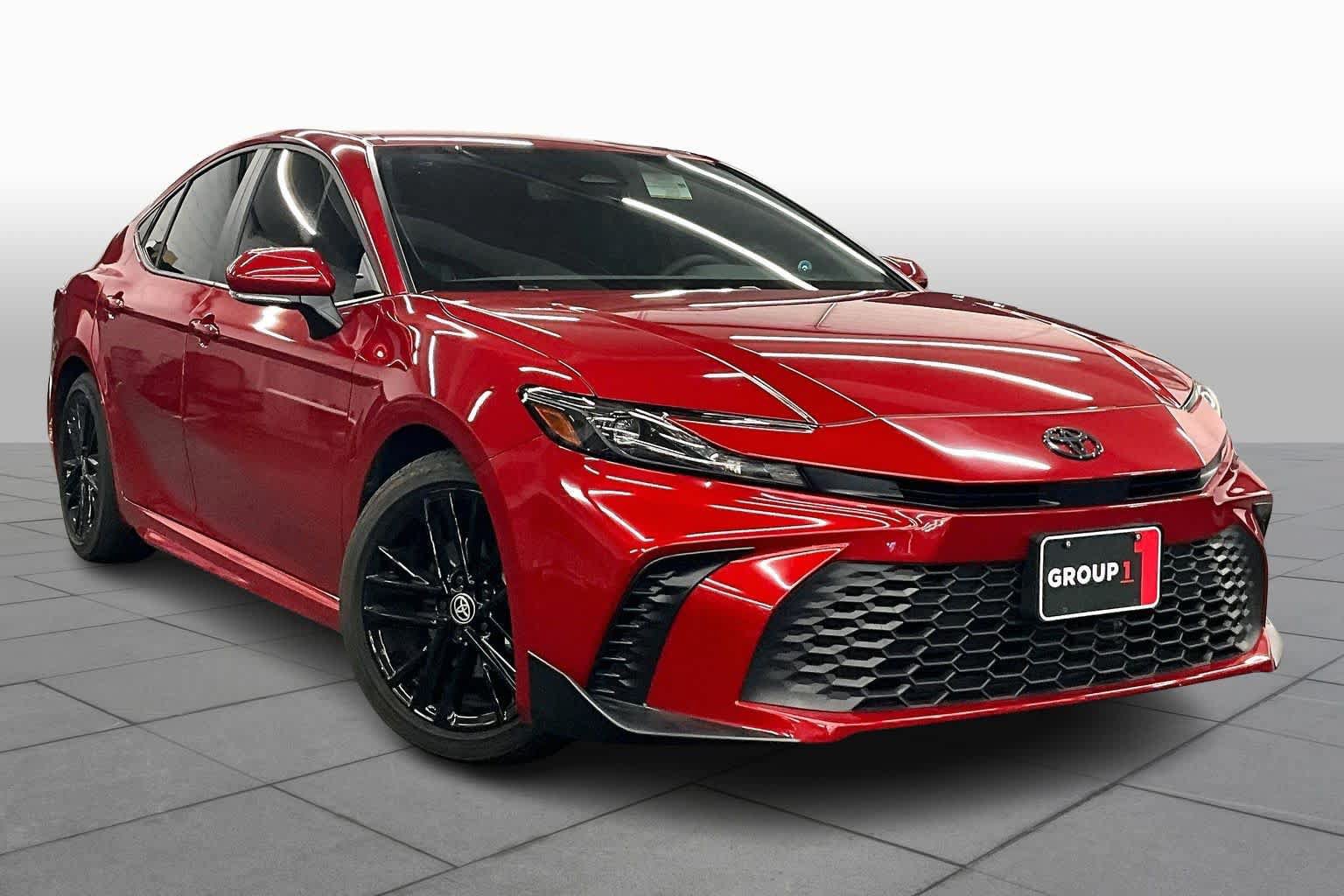 Used 2025 Toyota Camry SE w/ Convenience Package FWD image 2