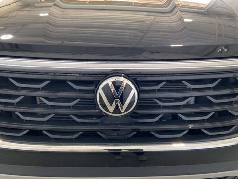 Used 2025 Volkswagen Atlas Cross Sport SE FWD image 27