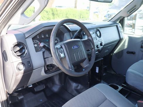 Used 2016 Ford F550 2WD Regular Cab Super Duty image 21