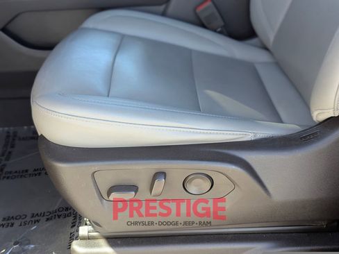 Used 2024 Chevrolet Suburban LT image 27