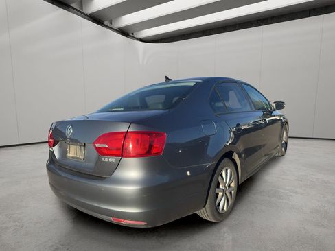 Used 2011 Volkswagen Jetta SE image 3