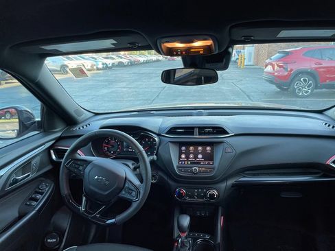 Used 2023 Chevrolet TrailBlazer RS FWD image 17