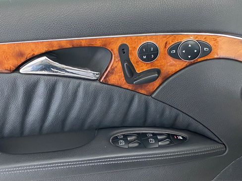 Used 2005 Mercedes-Benz E 500 4MATIC Sedan image 24