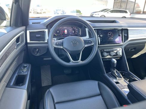 Certified 2022 Volkswagen Atlas Cross Sport SE image 7