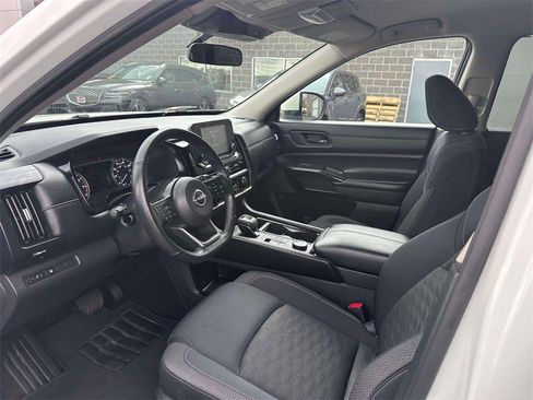 Certified 2024 Nissan Pathfinder SV image 16